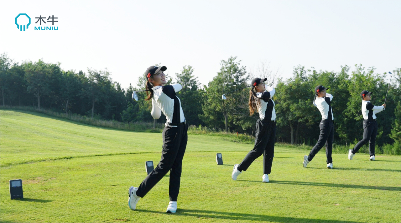 女警察脱了内裤掀起裙子被打屁股