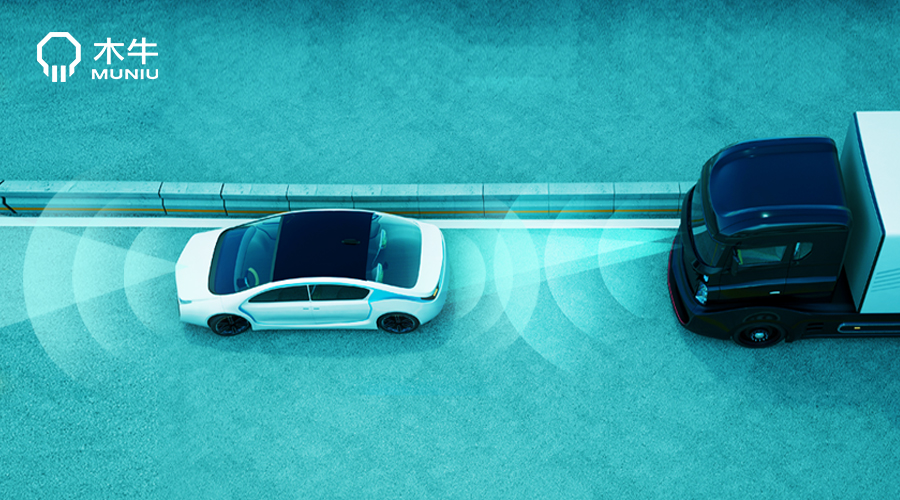 女警察脱了内裤掀起裙子被打屁股