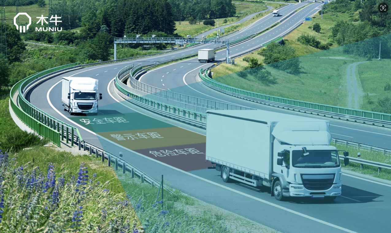 女警察脱了内裤掀起裙子被打屁股