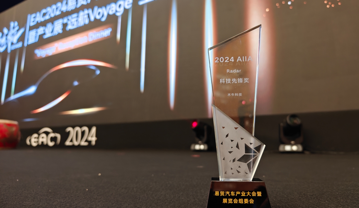 女警察脱了内裤掀起裙子被打屁股