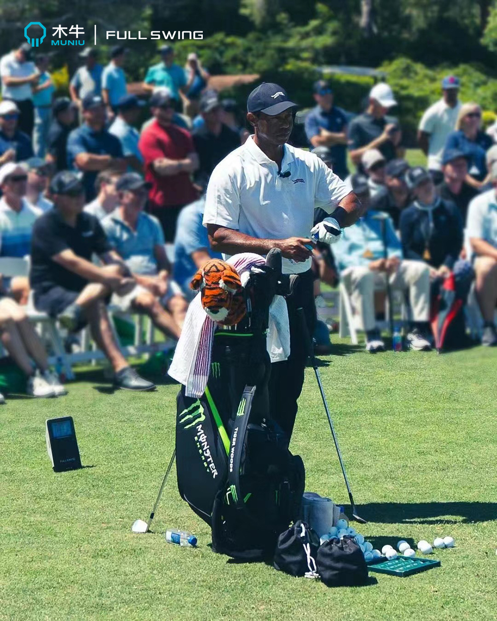 女警察脱了内裤掀起裙子被打屁股