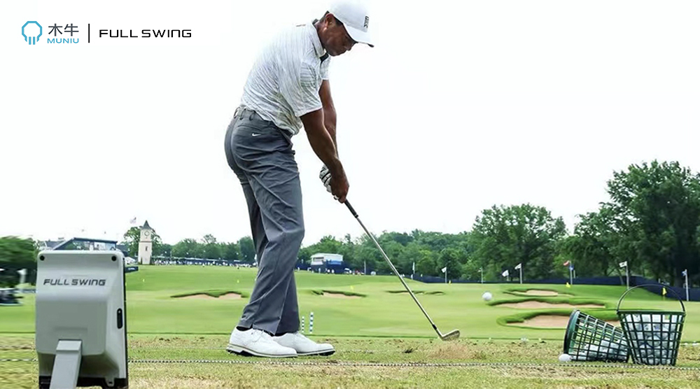 女警察脱了内裤掀起裙子被打屁股