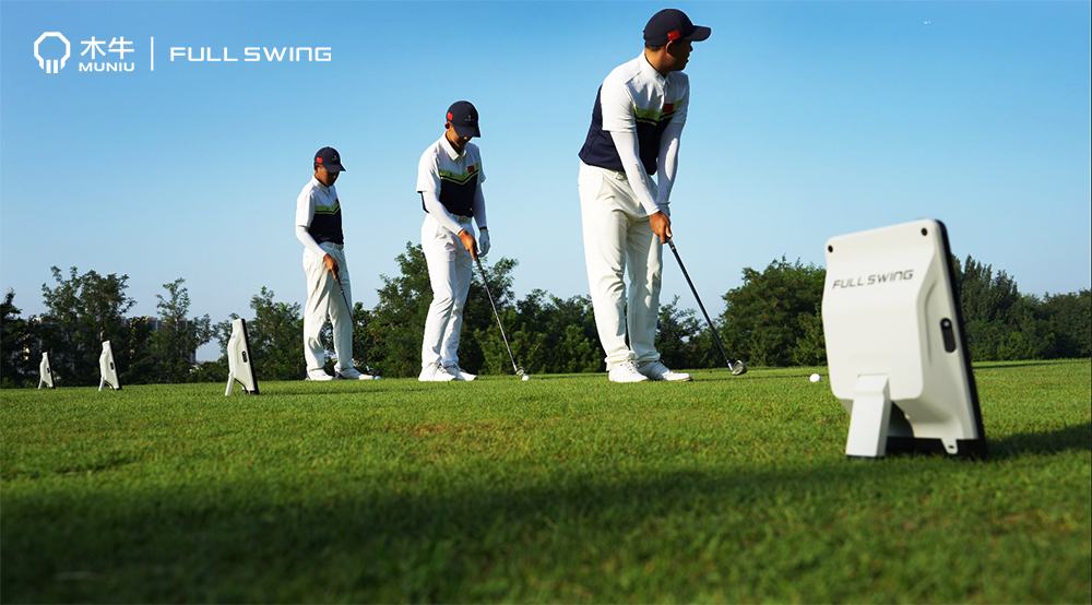 女警察脱了内裤掀起裙子被打屁股