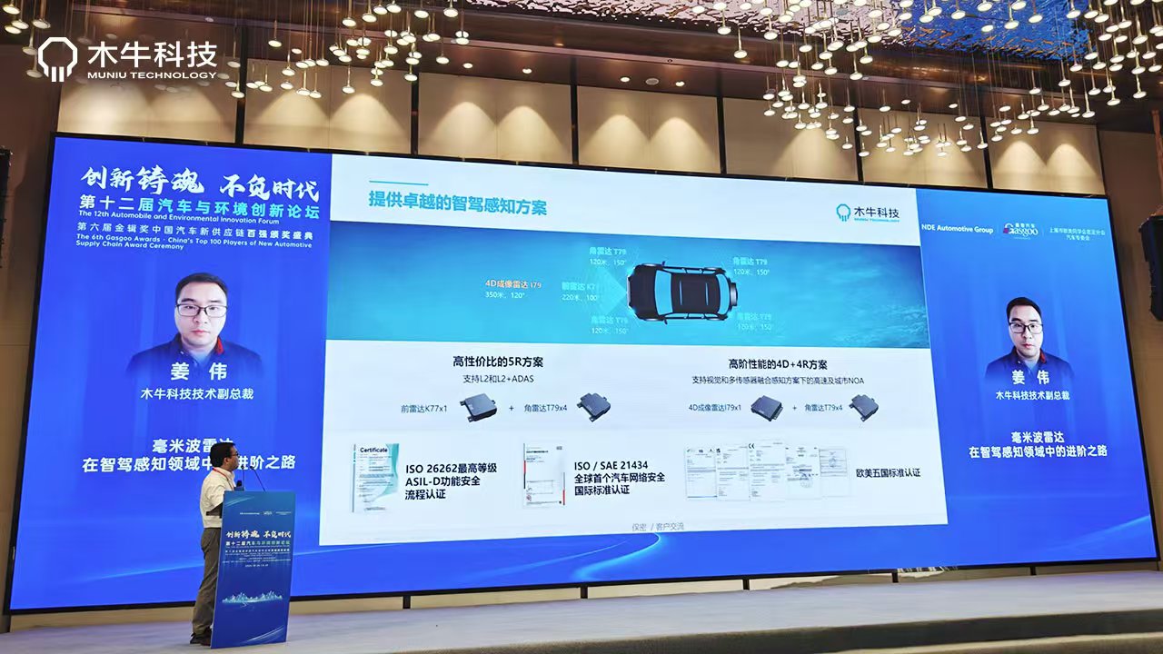 女警察脱了内裤掀起裙子被打屁股