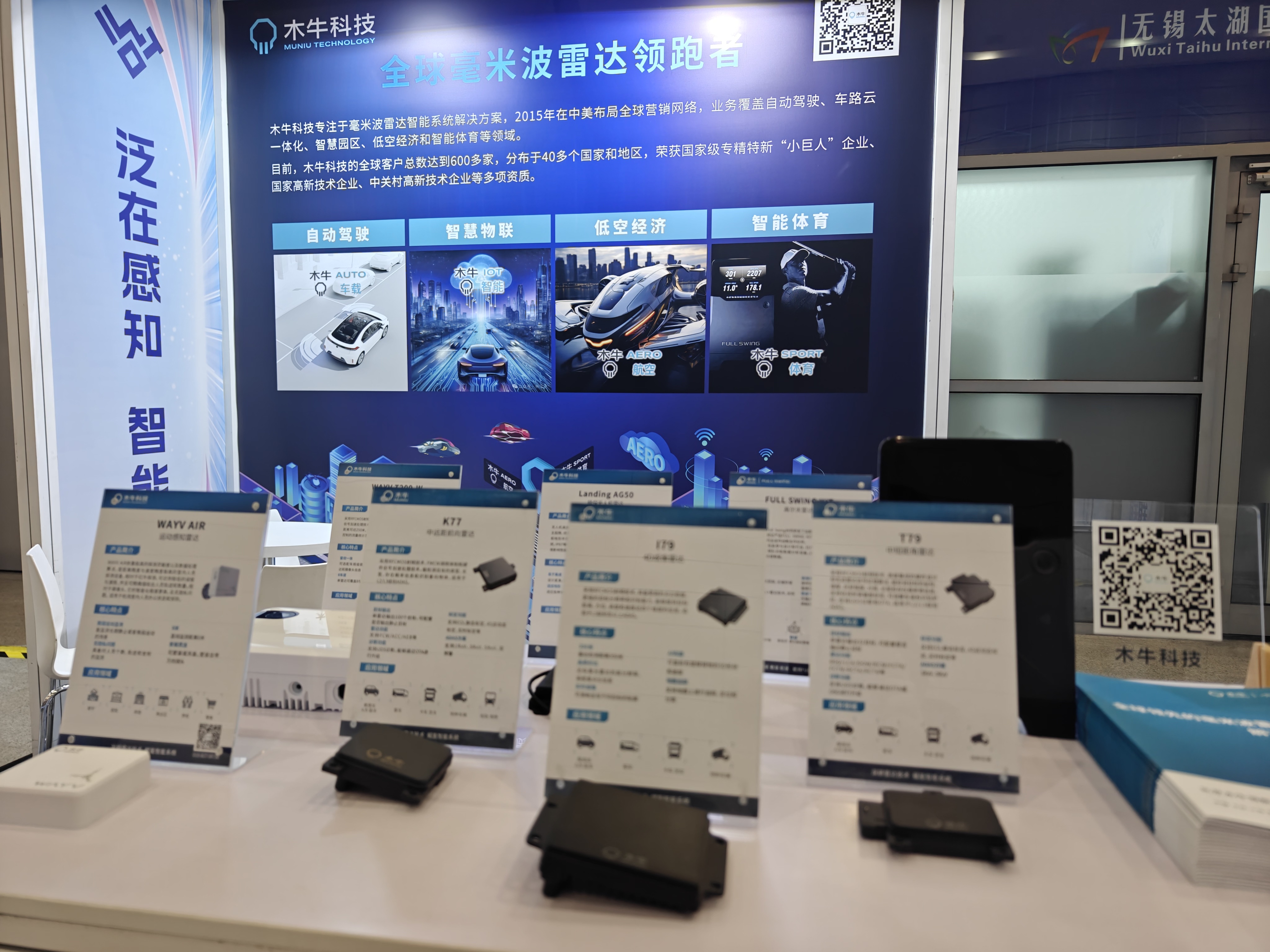 女警察脱了内裤掀起裙子被打屁股