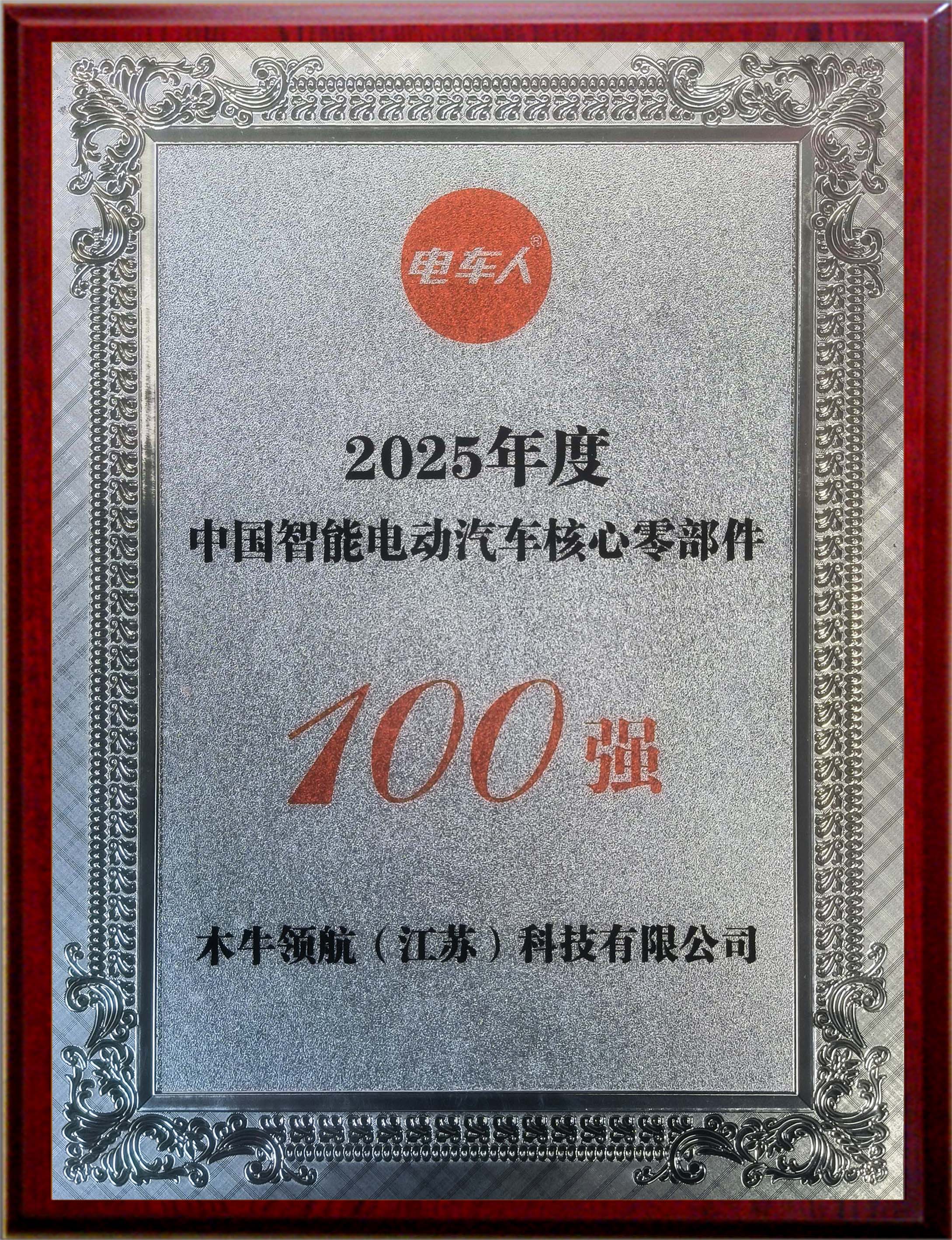 女警察脱了内裤掀起裙子被打屁股