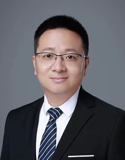 女警察脱了内裤掀起裙子被打屁股