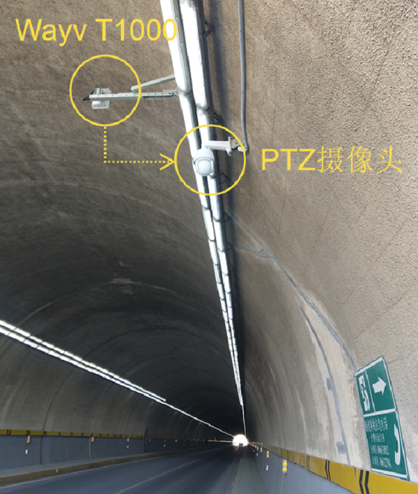 女警察脱了内裤掀起裙子被打屁股