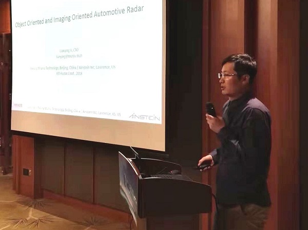 女警察脱了内裤掀起裙子被打屁股