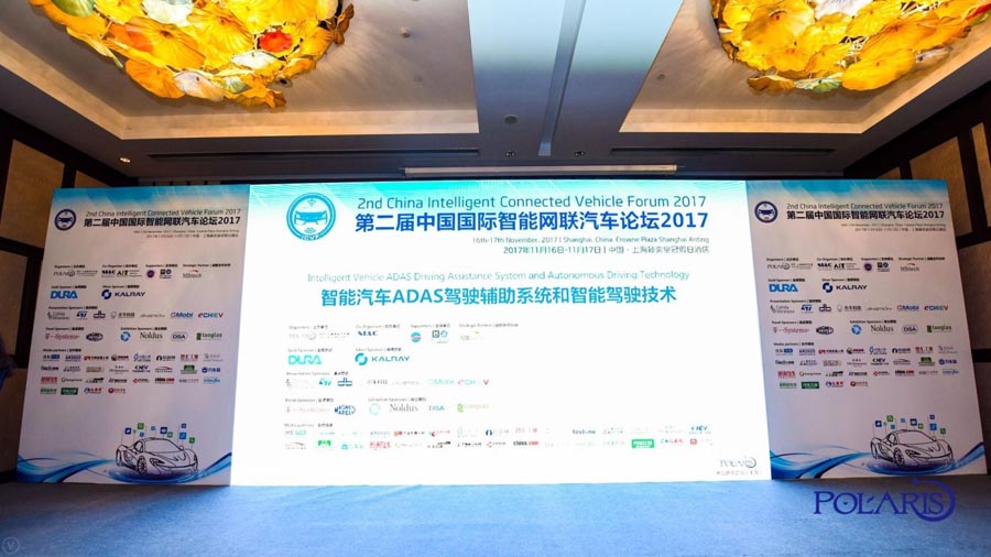 女警察脱了内裤掀起裙子被打屁股