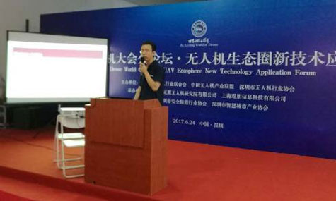 女警察脱了内裤掀起裙子被打屁股